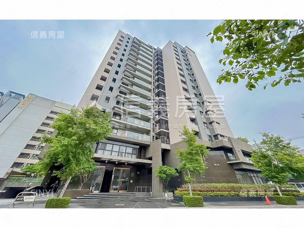 大面寬約十年屋齡稀有角店房屋室內格局與周邊環境