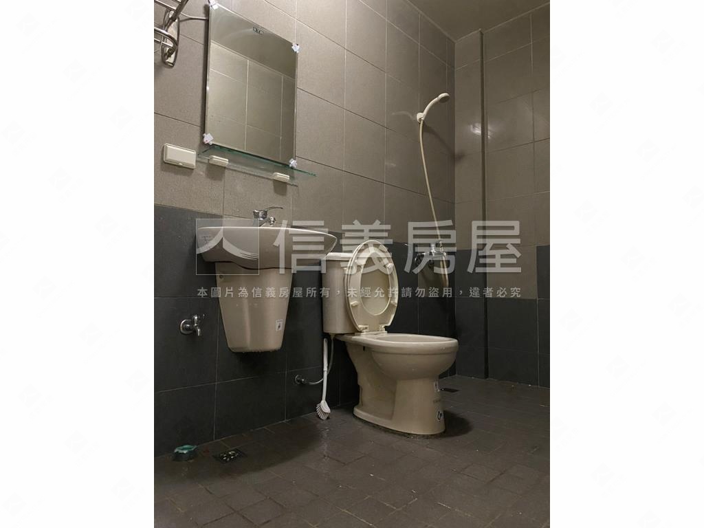 臨近國華商圈金店面加套房房屋室內格局與周邊環境