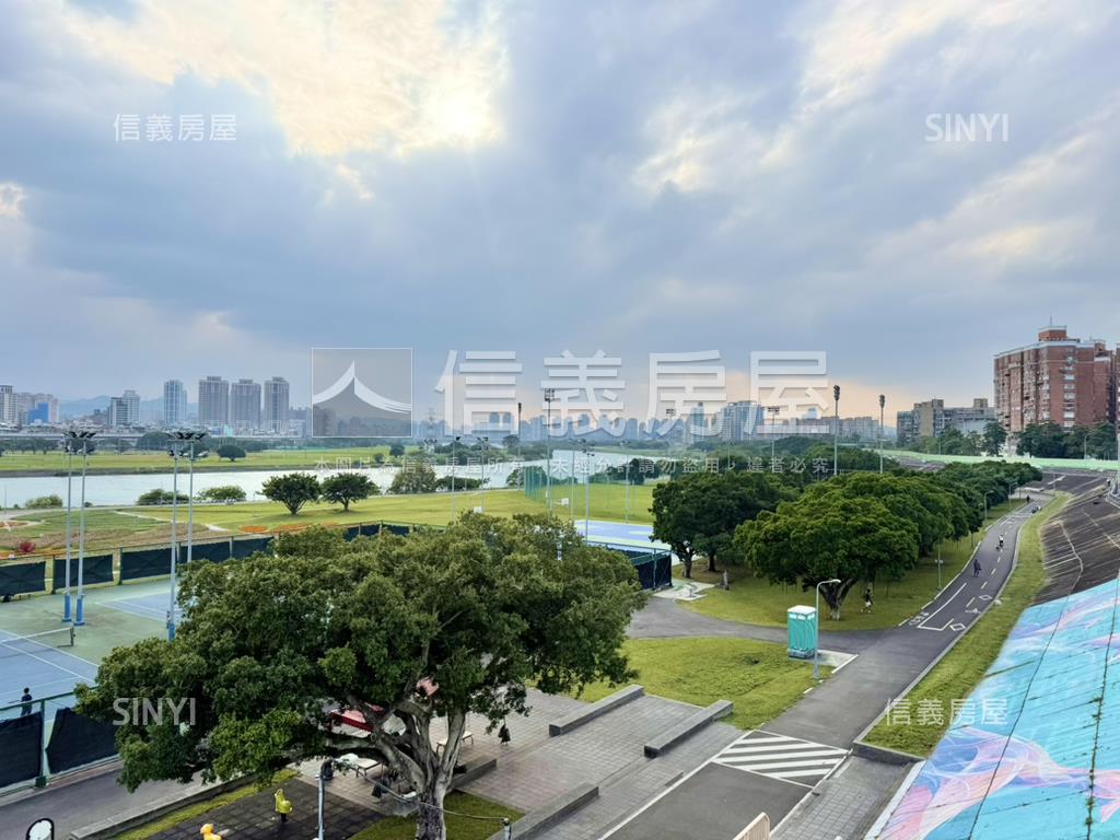 幸福成家中正高樓車位房屋室內格局與周邊環境
