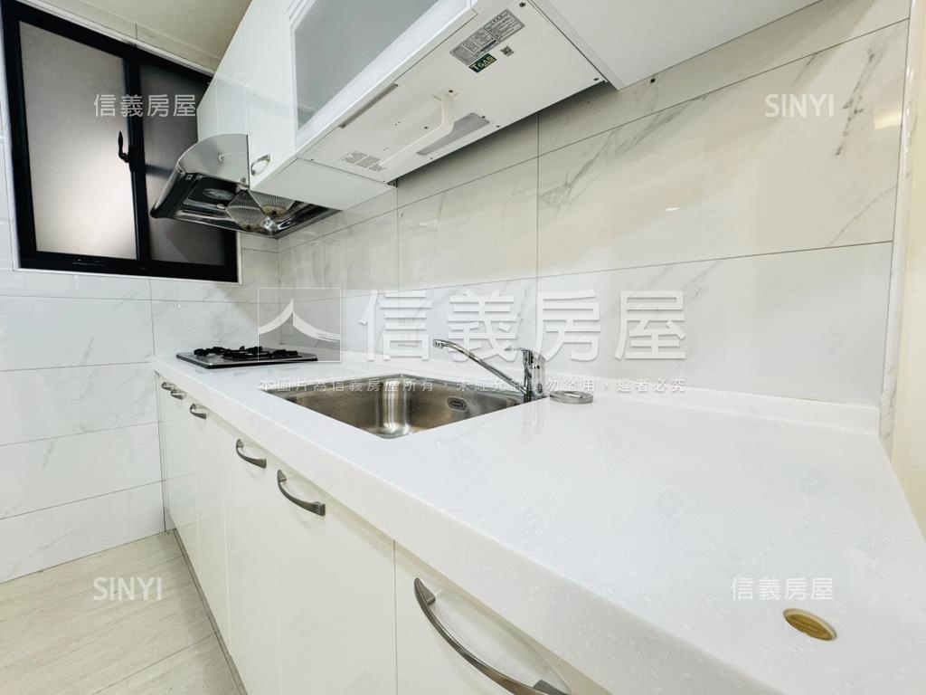 仁和路整新車庫透天房屋室內格局與周邊環境