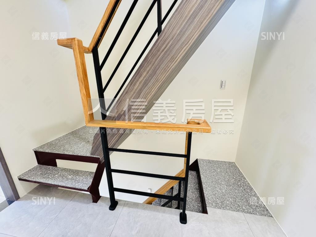 仁和路整新車庫透天房屋室內格局與周邊環境