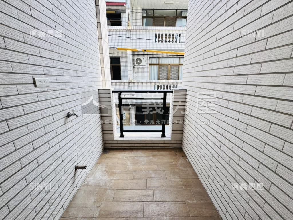 仁和路整新車庫透天房屋室內格局與周邊環境