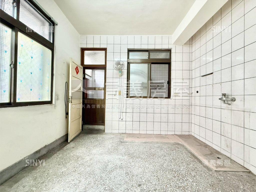 【孝親房】朝南邊間透天房屋室內格局與周邊環境