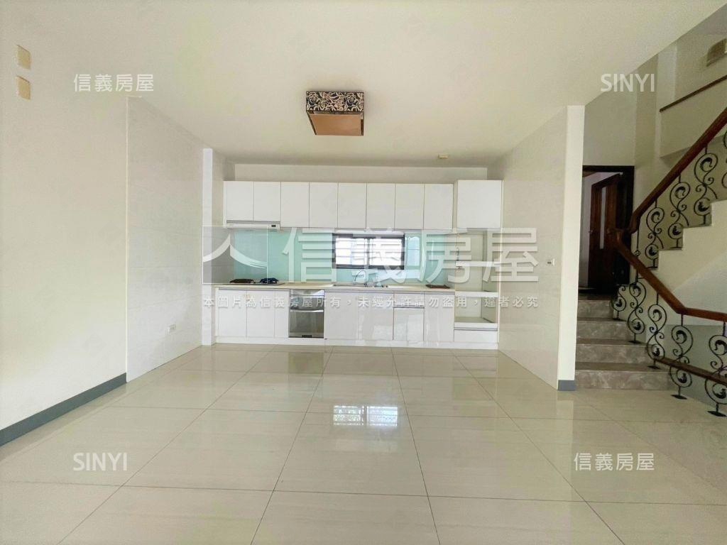 安北併排雙車墅再現房屋室內格局與周邊環境