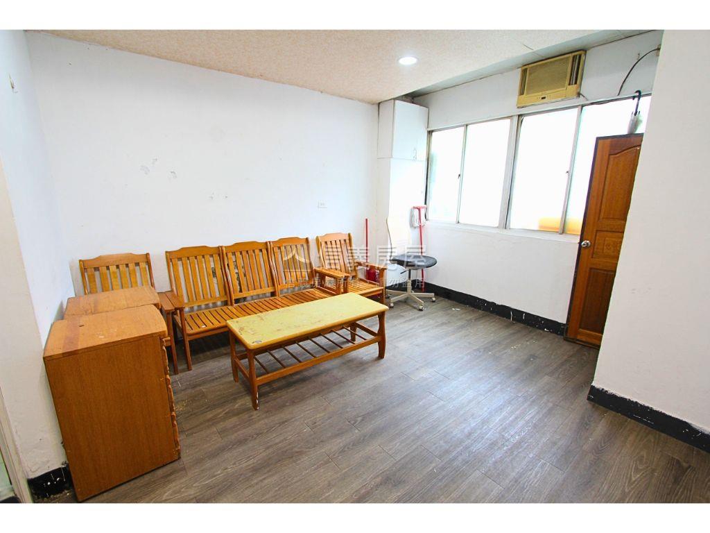 松山路公寓頂樓大空間房屋室內格局與周邊環境