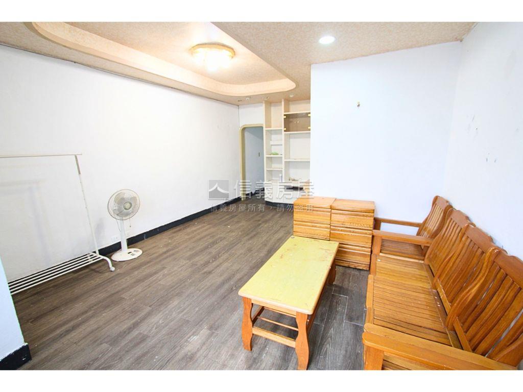 松山路公寓頂樓大空間房屋室內格局與周邊環境