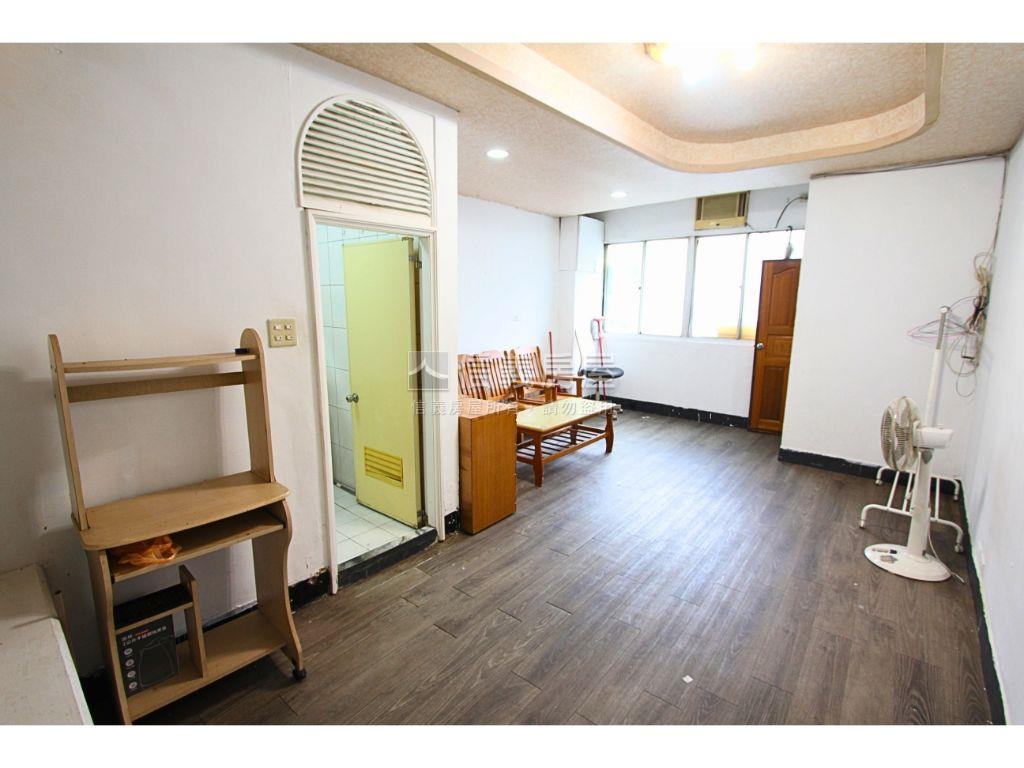 松山路公寓頂樓大空間房屋室內格局與周邊環境