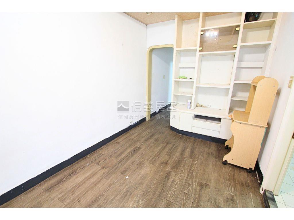 松山路公寓頂樓大空間房屋室內格局與周邊環境