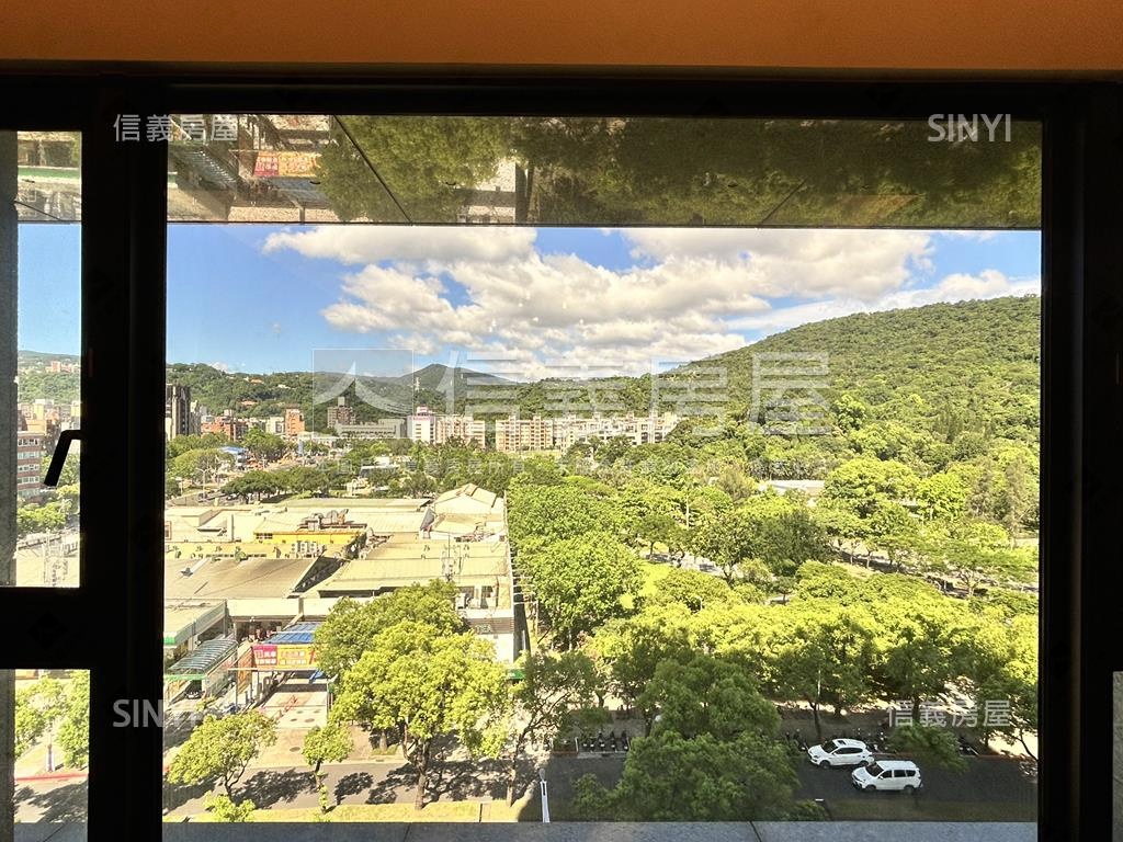 長虹虹頂霸景豪邸房屋室內格局與周邊環境
