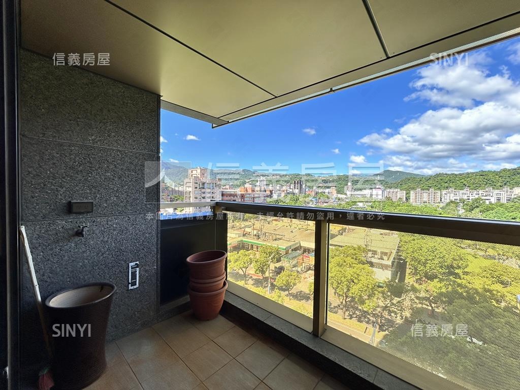 長虹虹頂霸景豪邸房屋室內格局與周邊環境