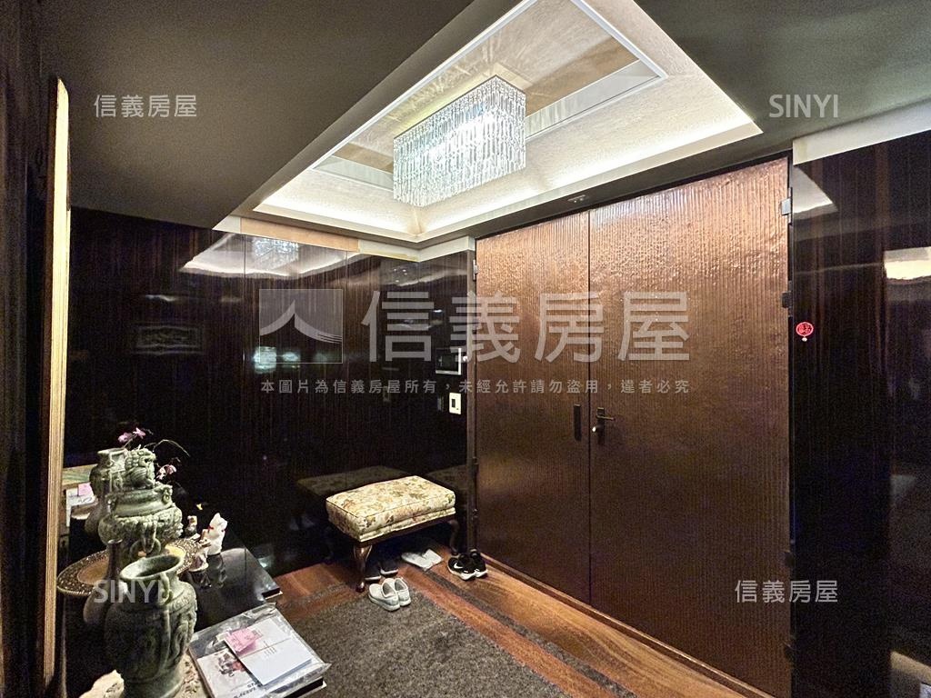 長虹虹頂霸景豪邸房屋室內格局與周邊環境