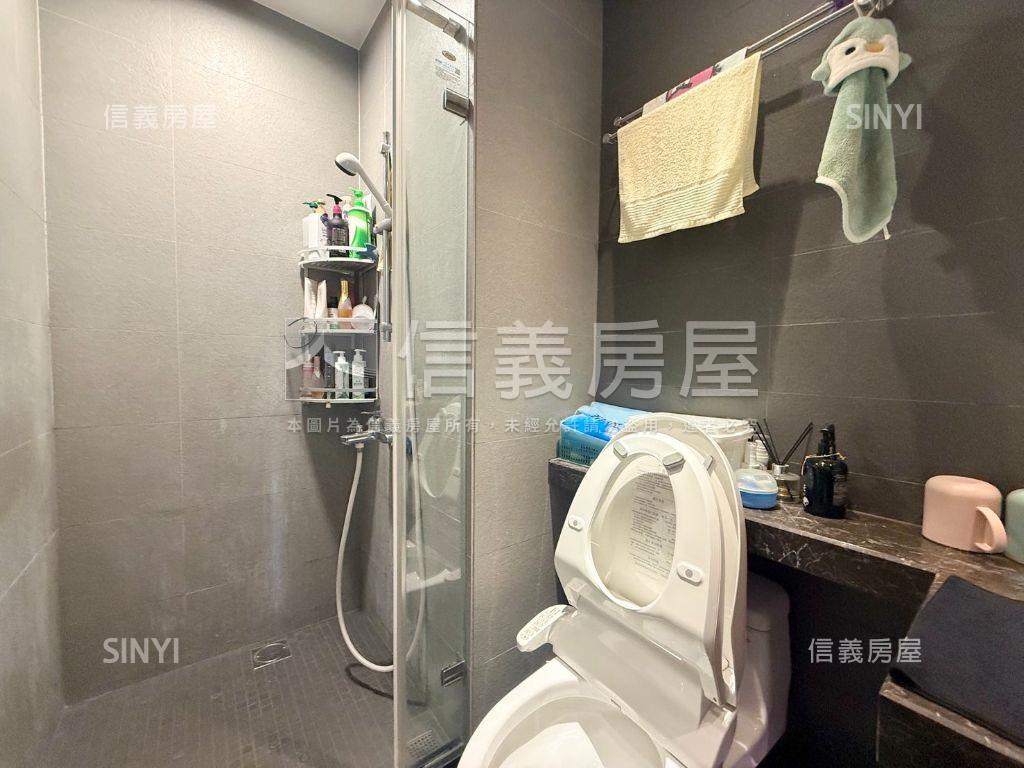 站前輕屋齡高樓質感２房房屋室內格局與周邊環境
