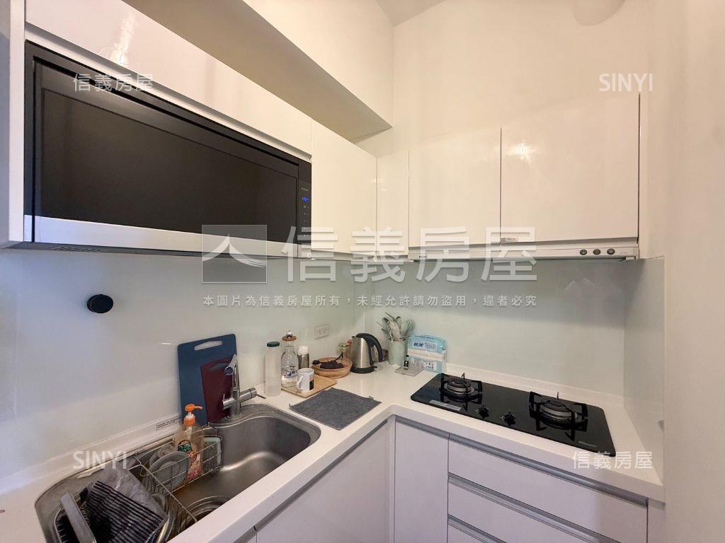 站前輕屋齡高樓質感２房房屋室內格局與周邊環境