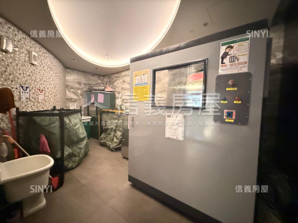 站前輕屋齡高樓質感２房房屋室內格局與周邊環境