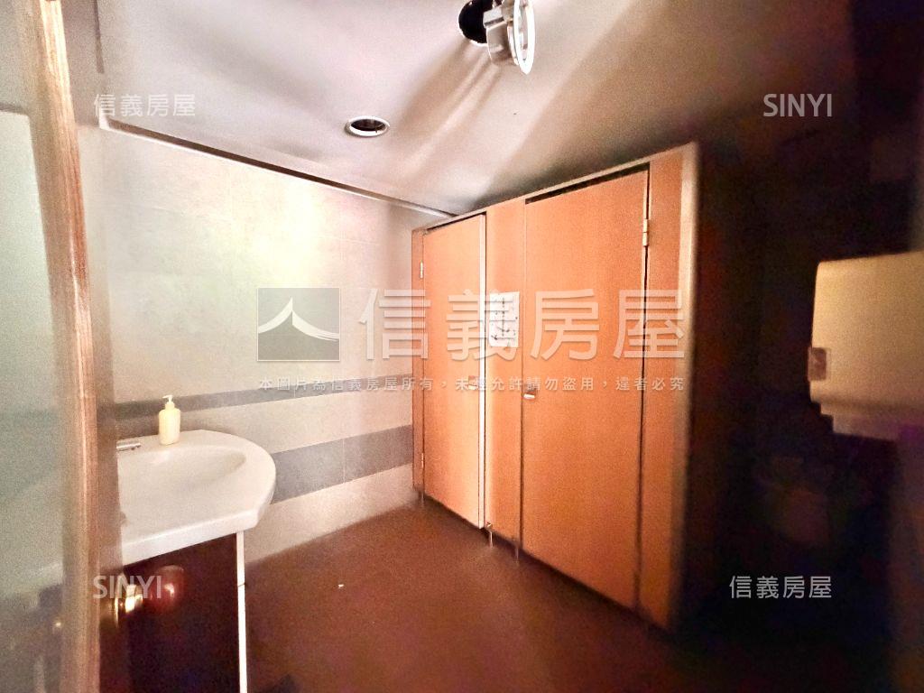 近內湖站稀有黃金一樓店面房屋室內格局與周邊環境