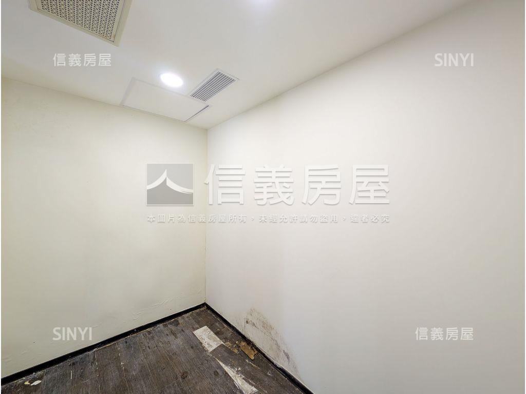 近內湖站稀有黃金一樓店面房屋室內格局與周邊環境