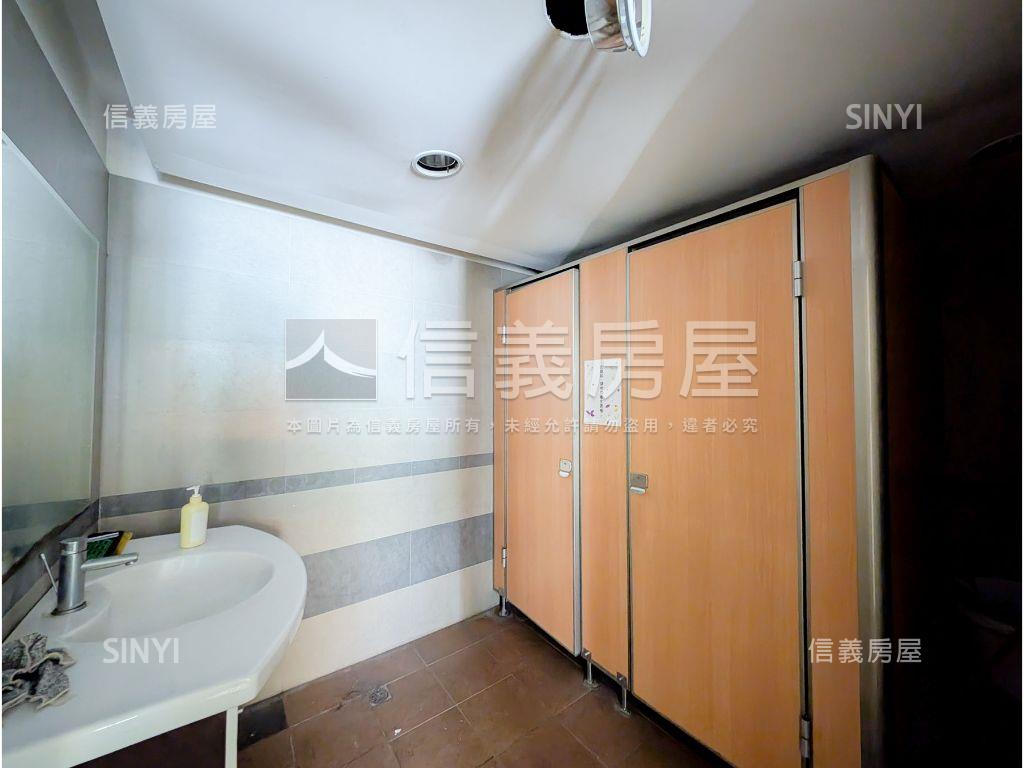 近內湖站稀有黃金一樓店面房屋室內格局與周邊環境