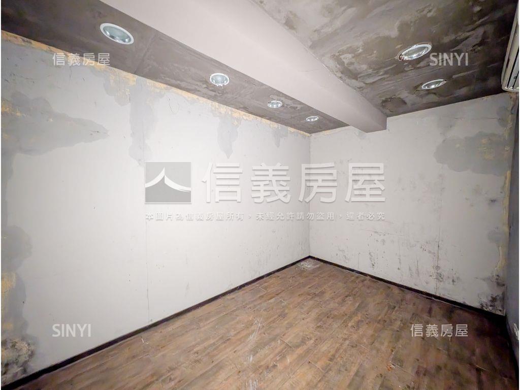 近內湖站稀有黃金一樓店面房屋室內格局與周邊環境