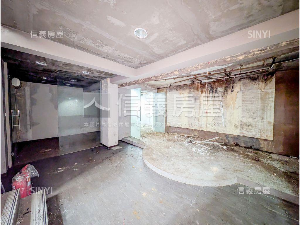 近內湖站稀有黃金一樓店面房屋室內格局與周邊環境
