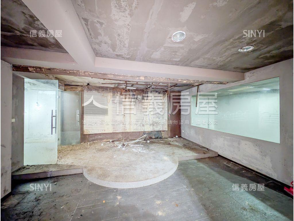 近內湖站稀有黃金一樓店面房屋室內格局與周邊環境