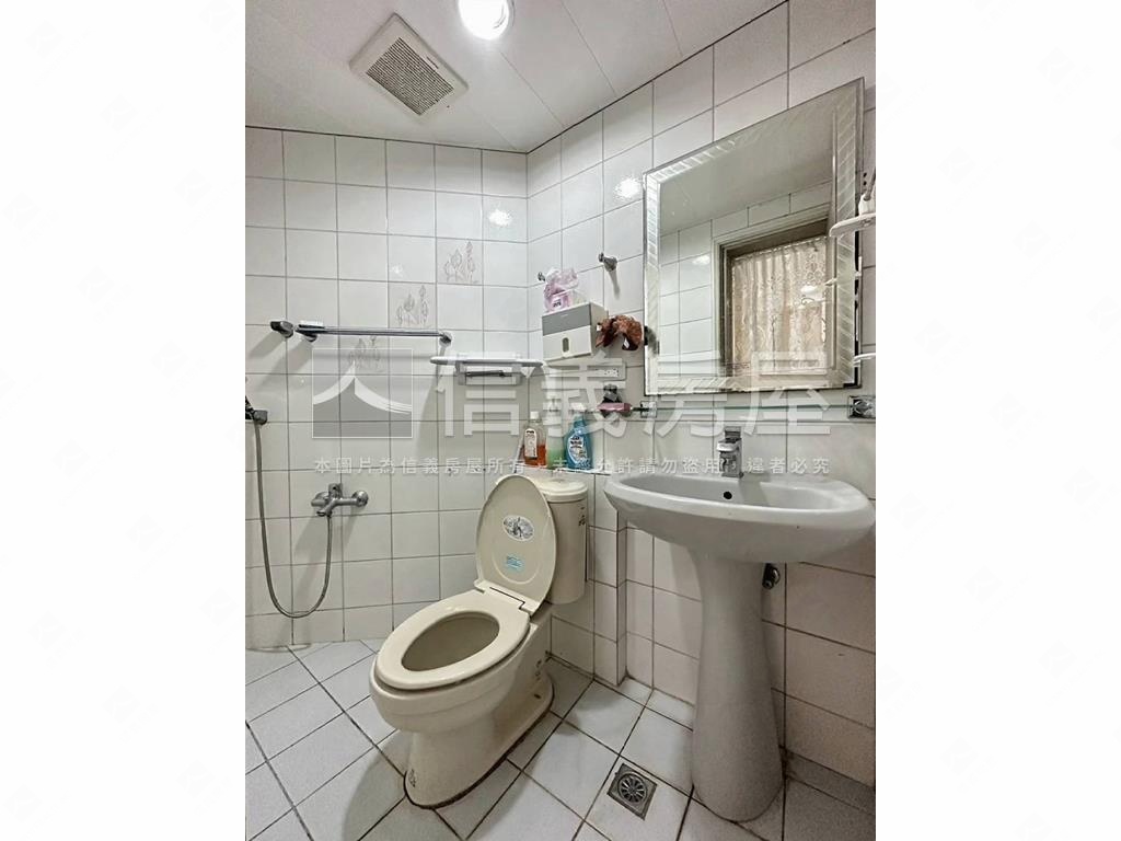 入主內湖。夢想精品琚房屋室內格局與周邊環境