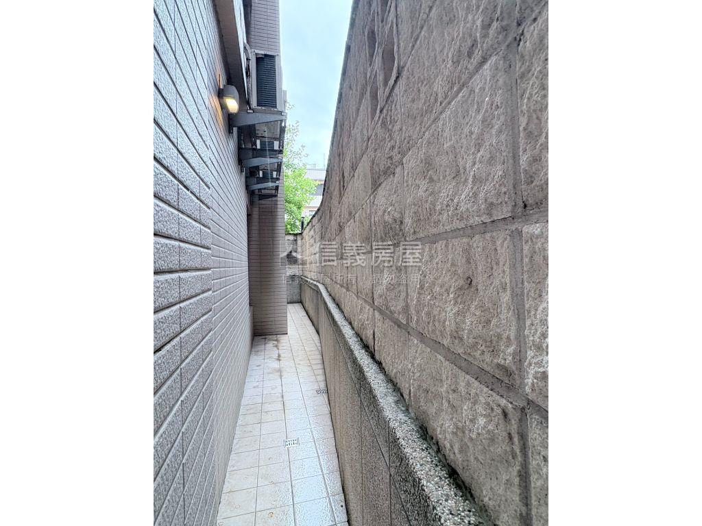 稀有釋出綠豐華三房附車位房屋室內格局與周邊環境
