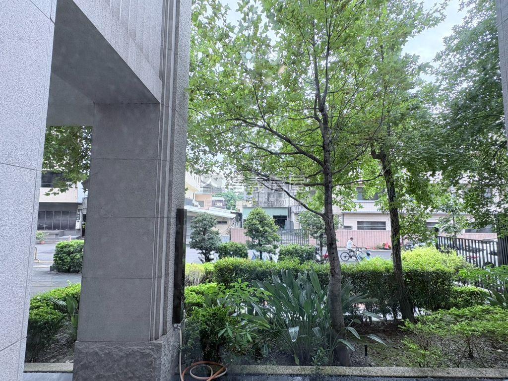稀有釋出綠豐華三房附車位房屋室內格局與周邊環境