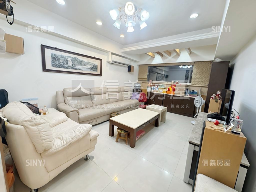 新埔捷運勳章四房車位房屋室內格局與周邊環境