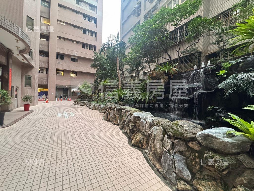 新埔捷運勳章四房車位房屋室內格局與周邊環境