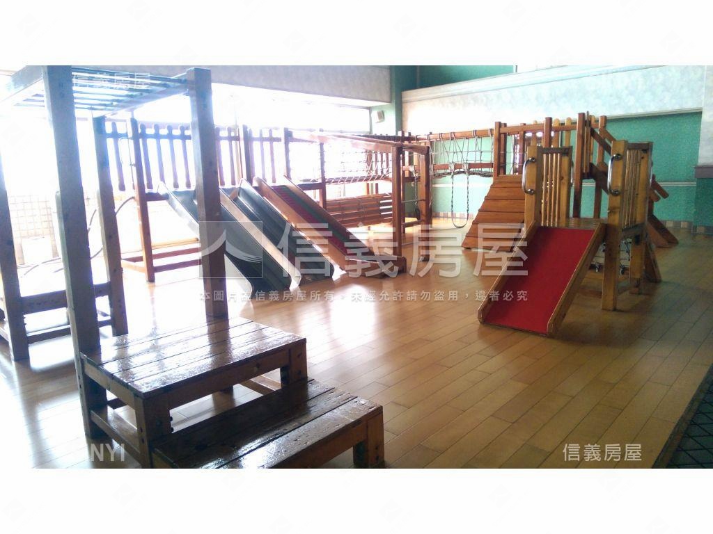 新埔捷運勳章四房車位房屋室內格局與周邊環境