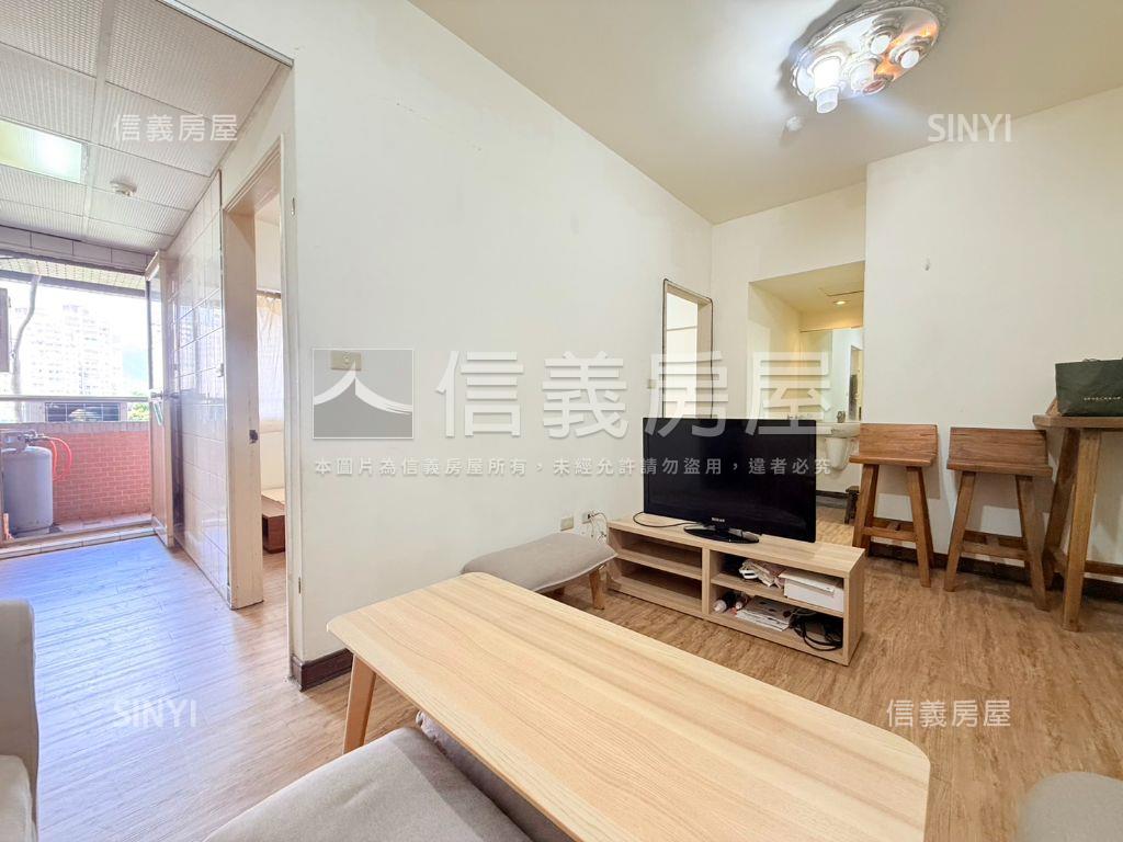 手刀詢問宏國薇閣二房房屋室內格局與周邊環境