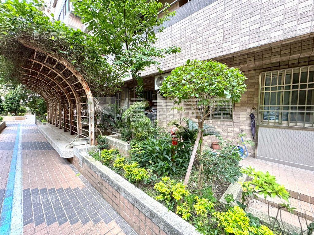 誠售北區美麗四房車位房屋室內格局與周邊環境