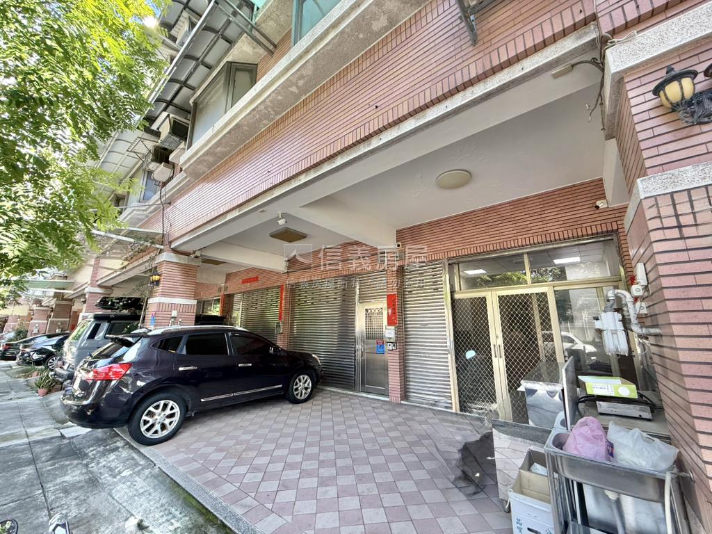 八期臨路透天國泰建設房屋室內格局與周邊環境