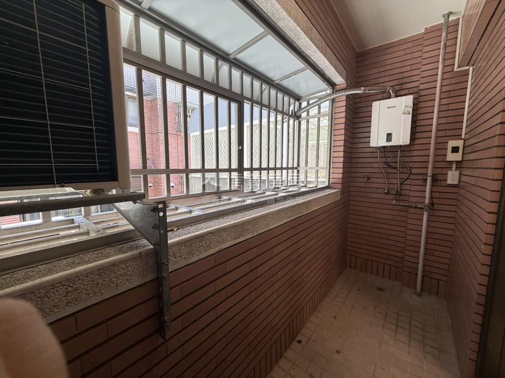 八期臨路透天國泰建設房屋室內格局與周邊環境
