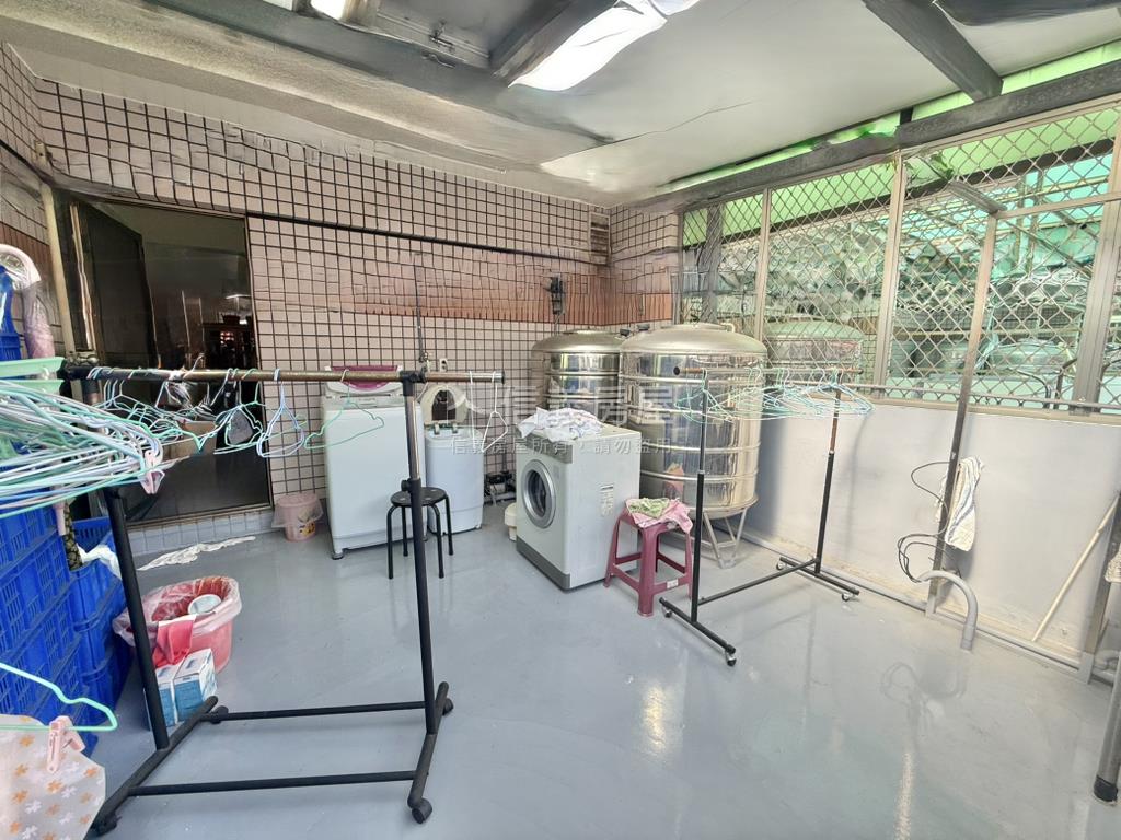 八期臨路透天國泰建設房屋室內格局與周邊環境