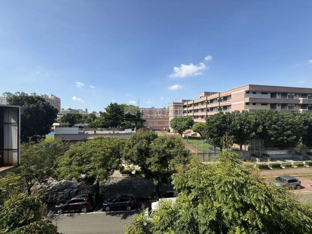 八期臨路透天國泰建設房屋室內格局與周邊環境