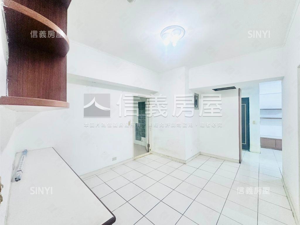 稀有國泰雕之森三房車位房屋室內格局與周邊環境