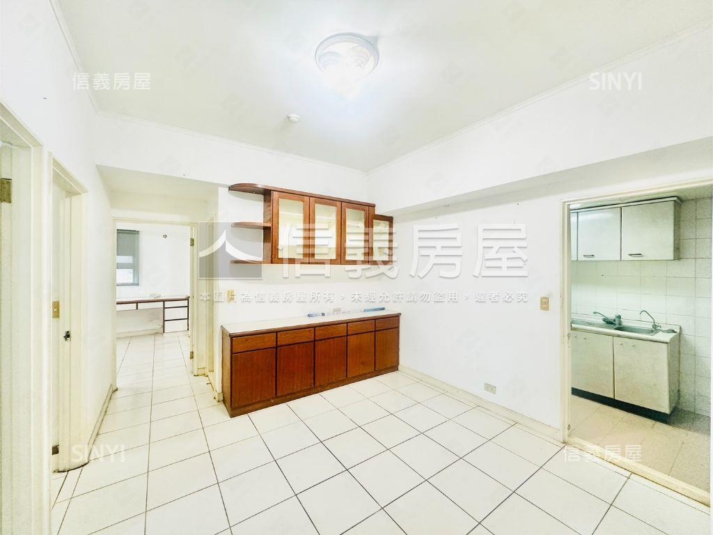 稀有國泰雕之森三房車位房屋室內格局與周邊環境