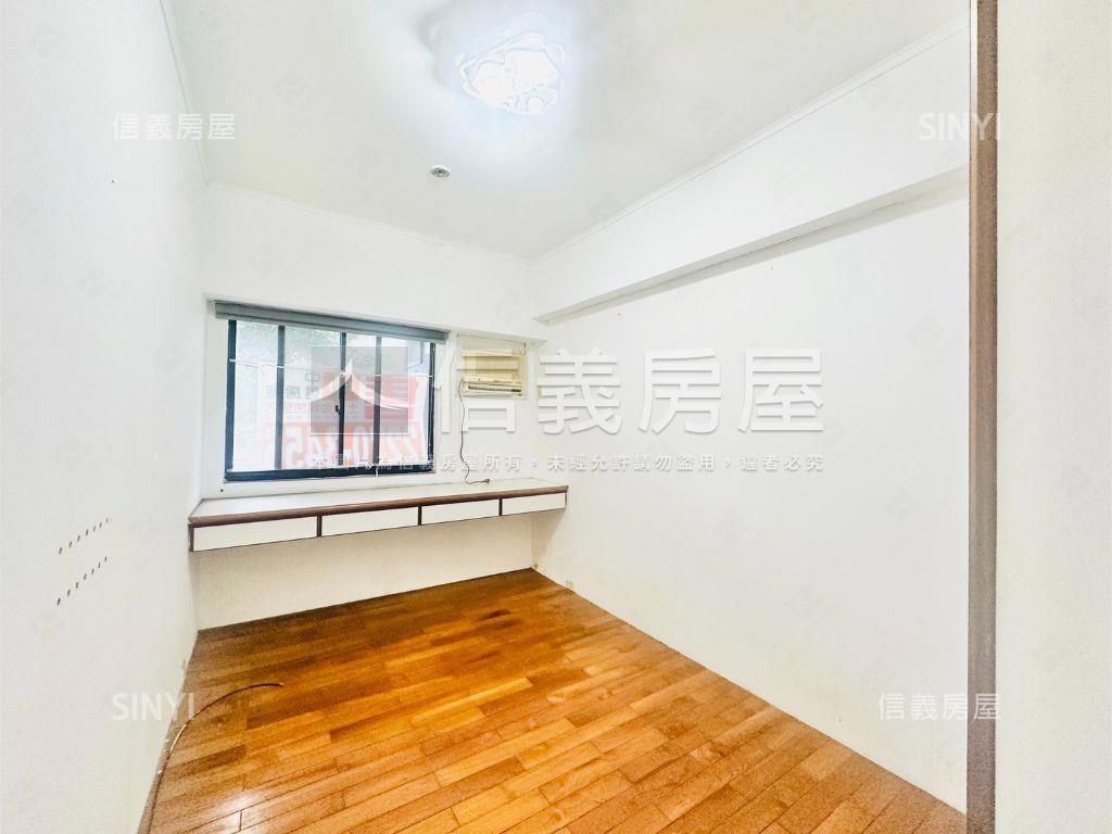 稀有國泰雕之森三房車位房屋室內格局與周邊環境