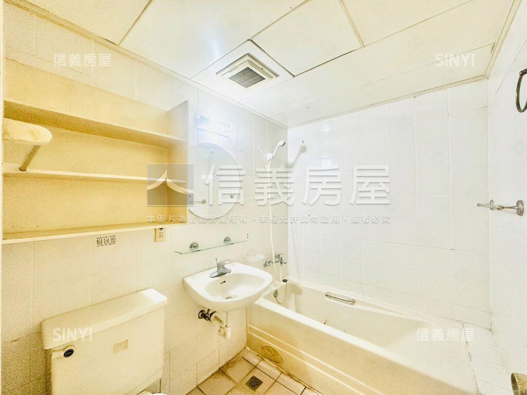 稀有國泰雕之森三房車位房屋室內格局與周邊環境