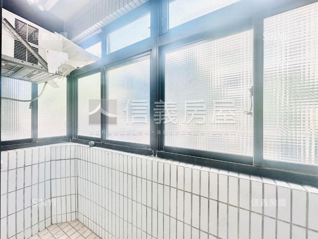 稀有國泰雕之森三房車位房屋室內格局與周邊環境