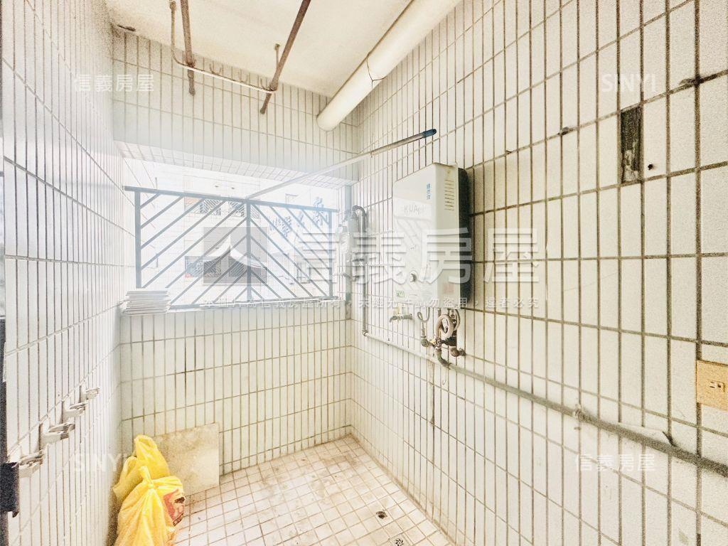 稀有國泰雕之森三房車位房屋室內格局與周邊環境