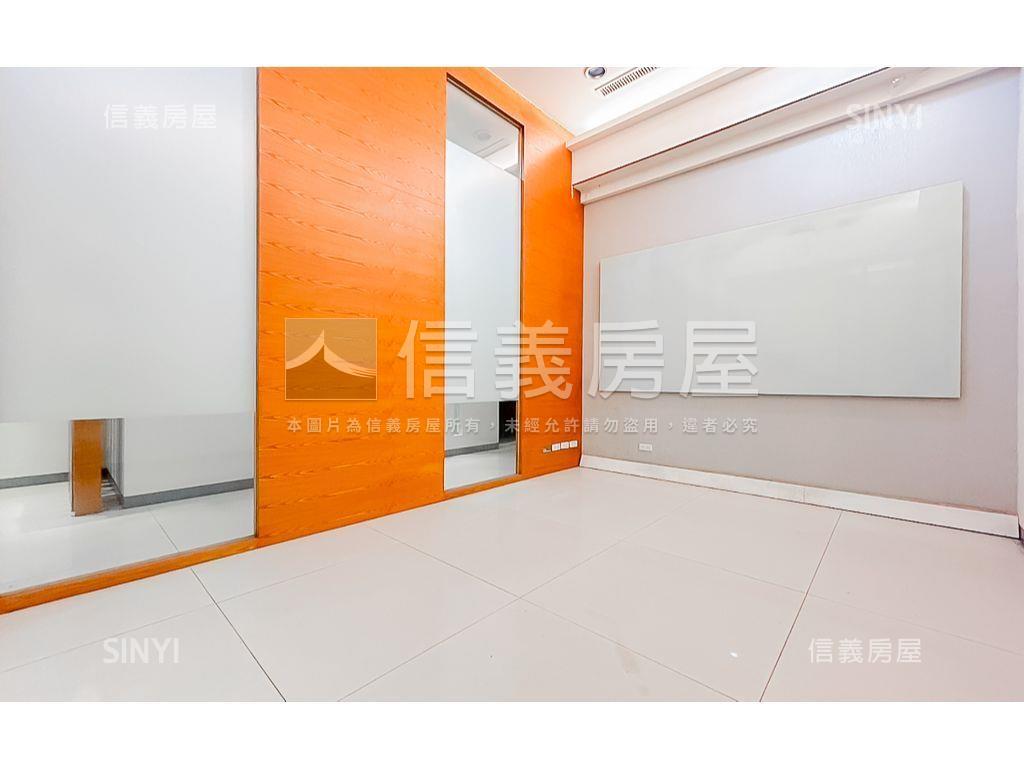 正臺灣大道燙金門牌金店面房屋室內格局與周邊環境