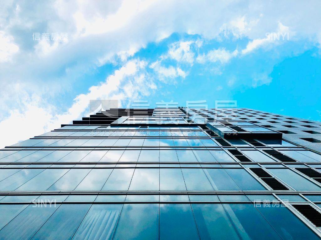 正臺灣大道燙金門牌金店面房屋室內格局與周邊環境