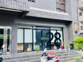 溪東路。臨路店辦