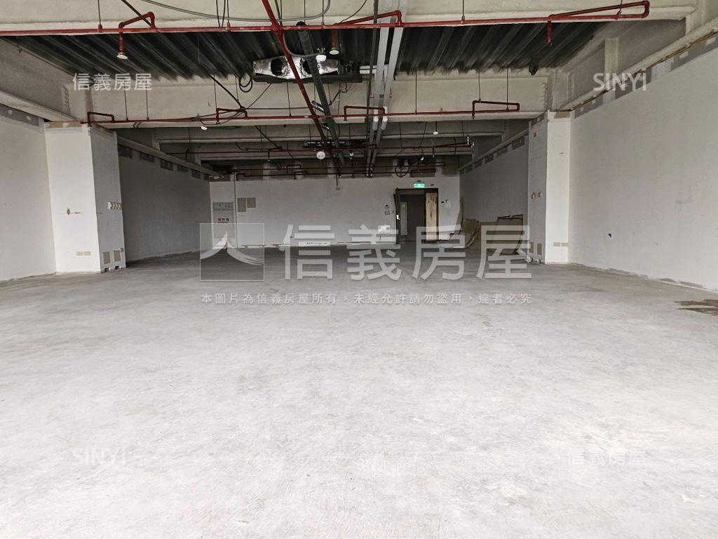 信義區高樓美景毛胚辦公房屋室內格局與周邊環境