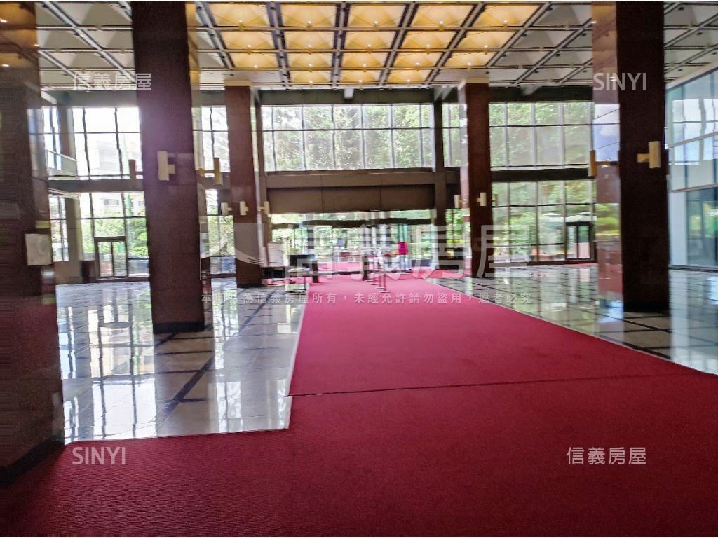 信義區高樓美景毛胚辦公房屋室內格局與周邊環境