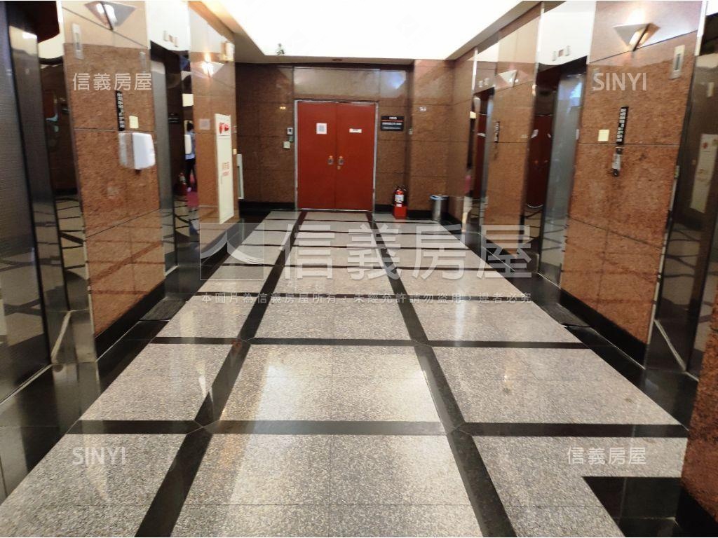 信義區高樓美景毛胚辦公房屋室內格局與周邊環境