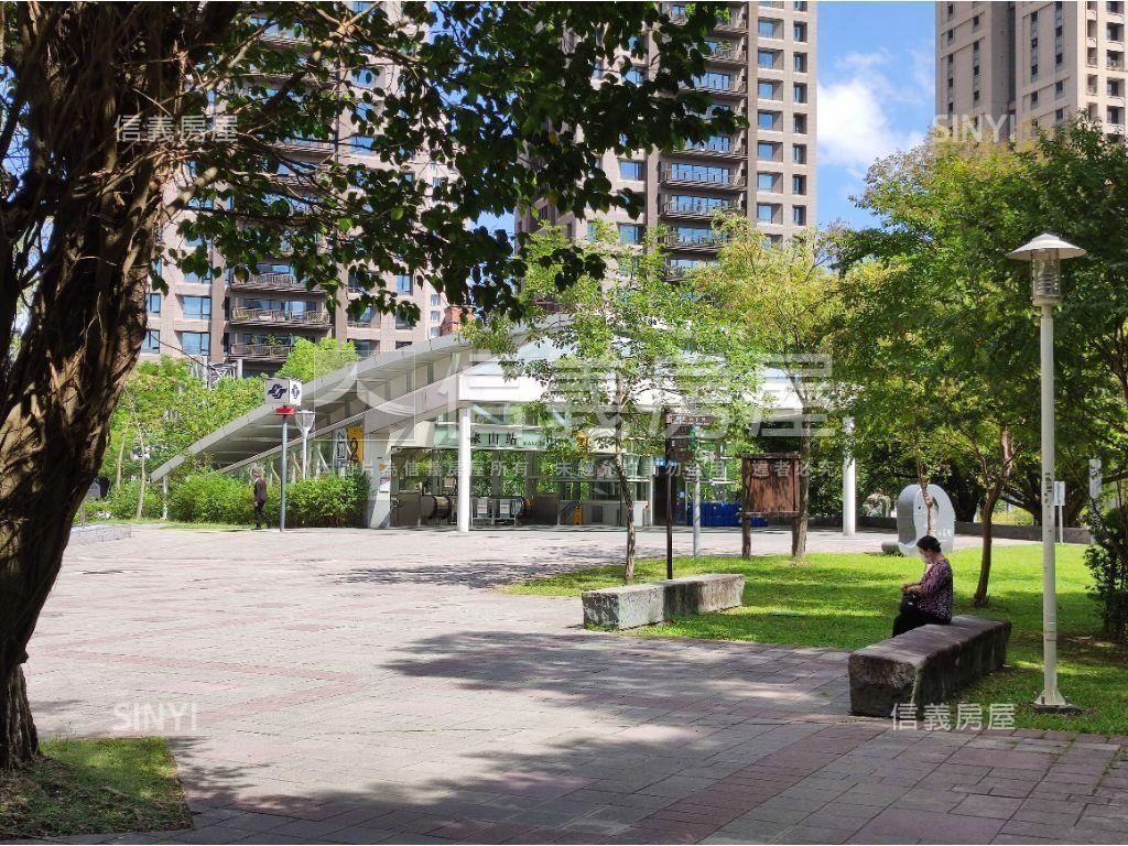 信義區高樓美景毛胚辦公房屋室內格局與周邊環境