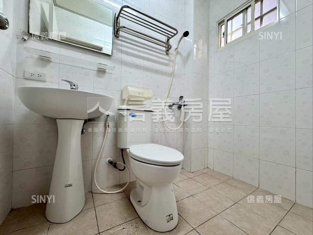 南陽孝親透天方便停車房屋室內格局與周邊環境